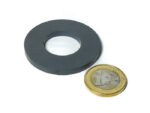 Ferrite magnet D45xd22xH4 mm